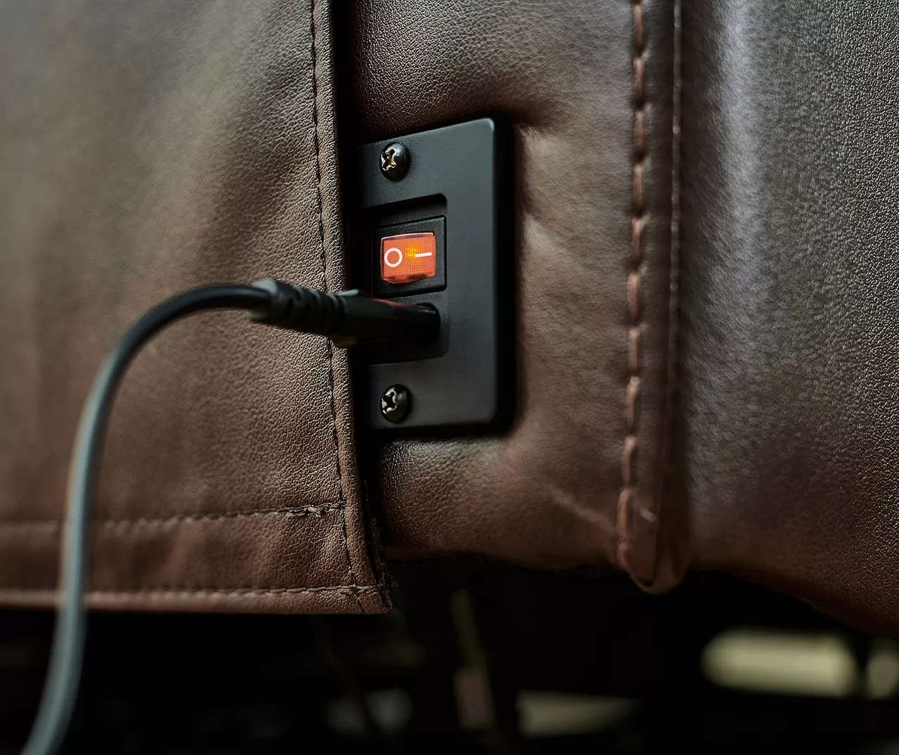 Wellsley Leather Power Reclining Console Loveseat - Image 9