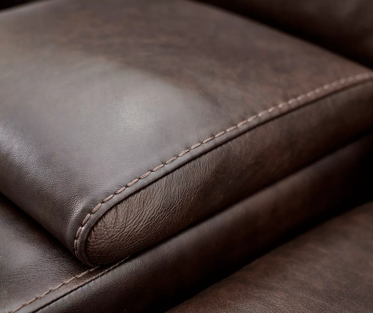 Wellsley Leather Power Reclining Console Loveseat - Image 7